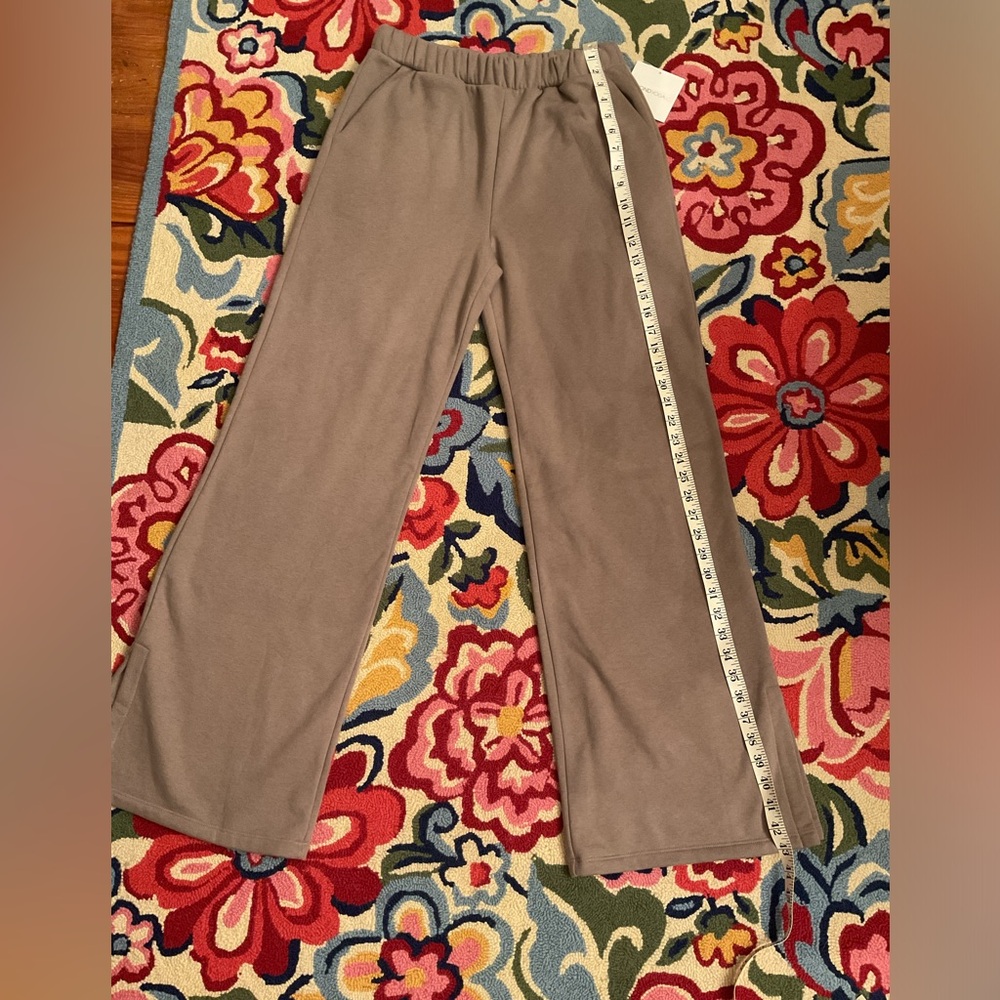 NWT Beyond Yoga Taupe On The Go Wide Leg Lounge Pants Size S ($118)